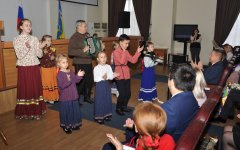 В большом зале администрации состоялось праздничное мероприятие, посвященное Дню матери России