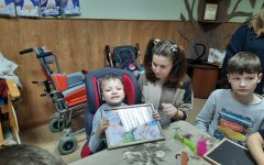 Людмила Капелина приходит в гости в клуб родителей и детей инвалидов «Рука в руке»